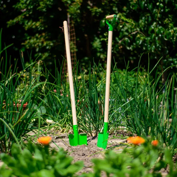 Bigjigs Toys Long Handled Shovel